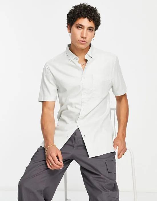 1 pocket short sleeve shirt in light gray