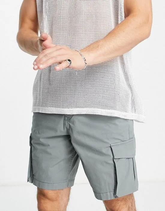 2 pocket cargo shorts in green