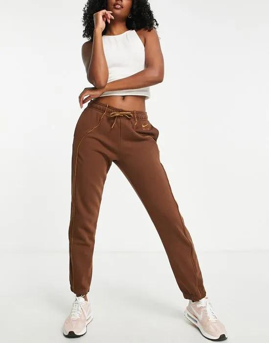 Air fleece sweatpants in brown - BROWN
