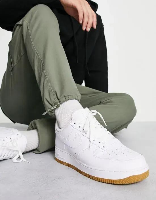 Air force 1 '07 sneakers in white and gum