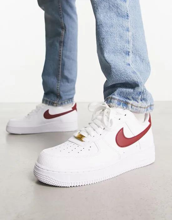 Air Force 1 '07 sneakers in white and red