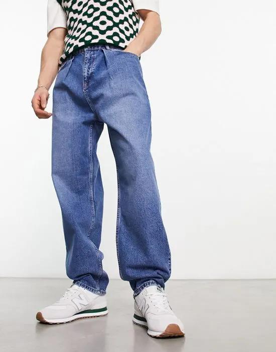 balloon jeans in mid wash blue