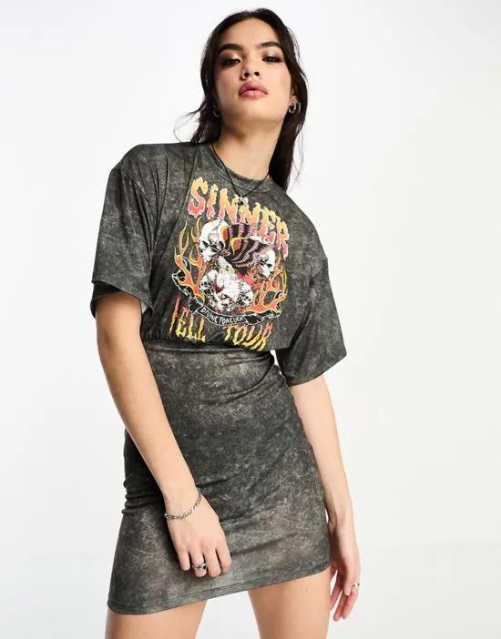 body-conscious t-shirt dress with oversized top with sinner graphic in gray
