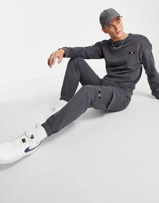 Core cargo sweatpants in dark gray