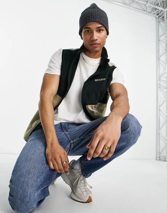 Core fleece vest in black and beige
