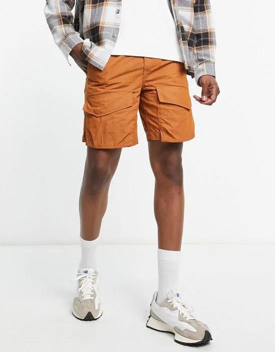 crinkle cargo shorts in rust