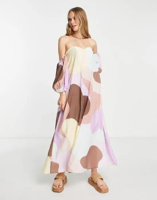 crinkle trapeze maxi dress with sleeve in abstract print