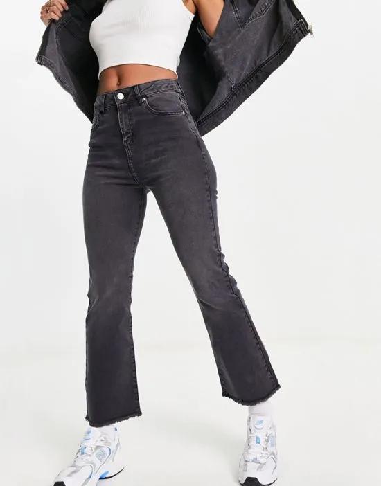 cropped kickflare jean in black
