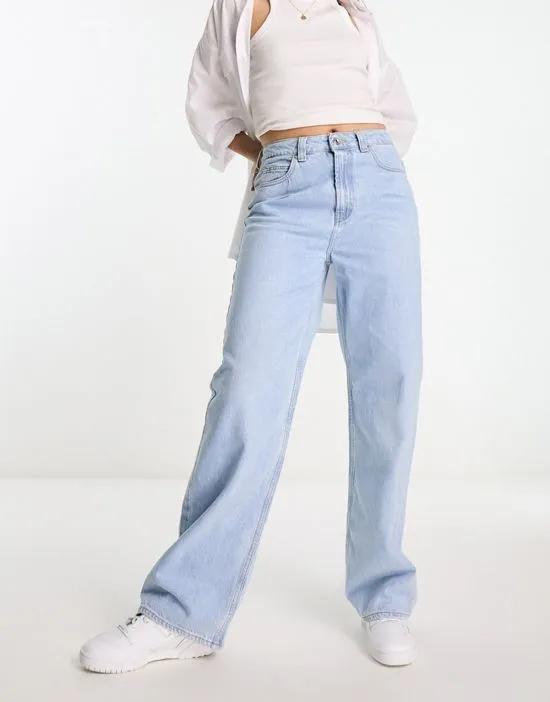 dad jean in light blue