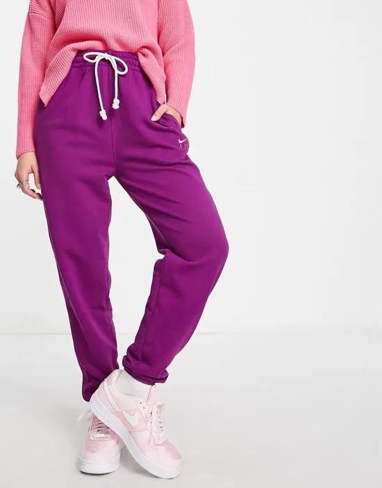 Dri-FIT sweatpants in purple