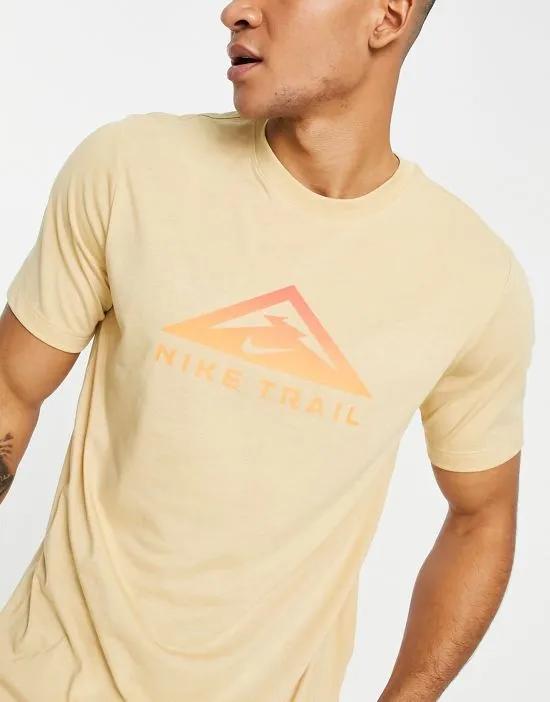Dri-FIT Trail logo t-shirt in sand