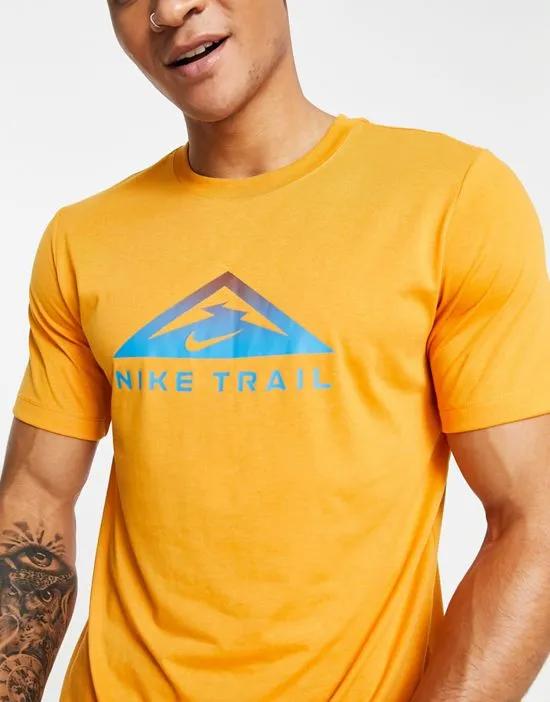 Dri-FIT Trail t-shirt in mustard