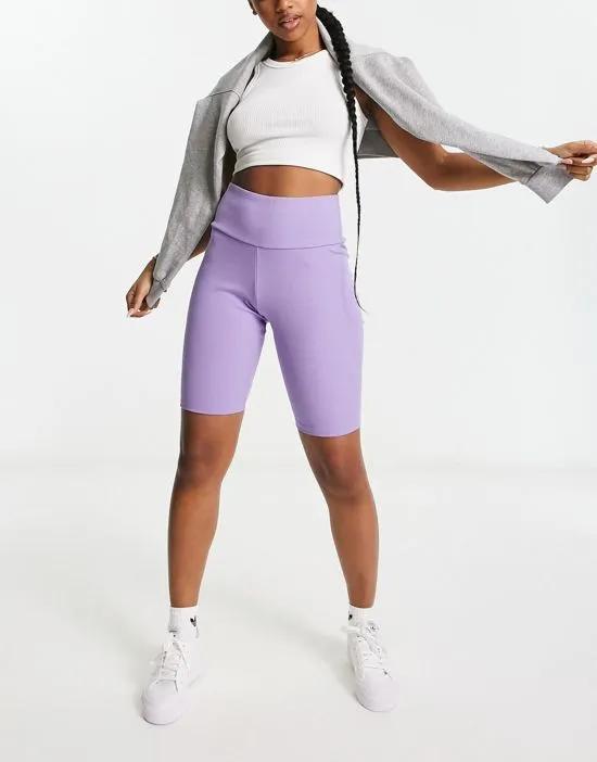 Essentials shorts in lilac