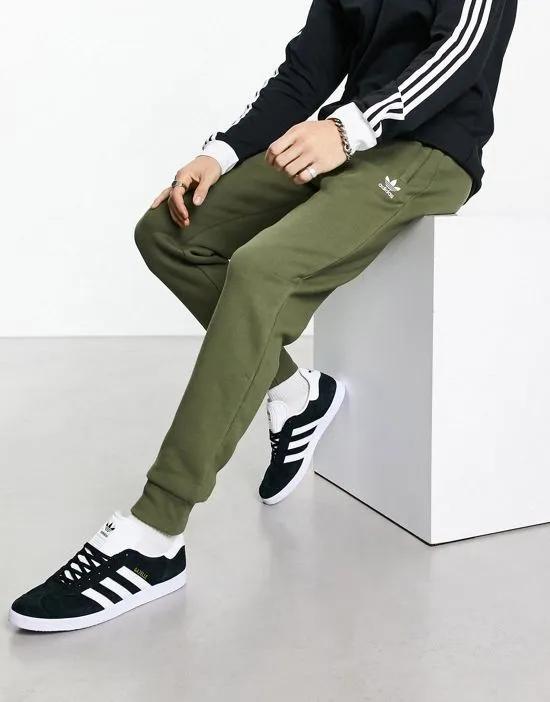 essentials sweatpants in khaki