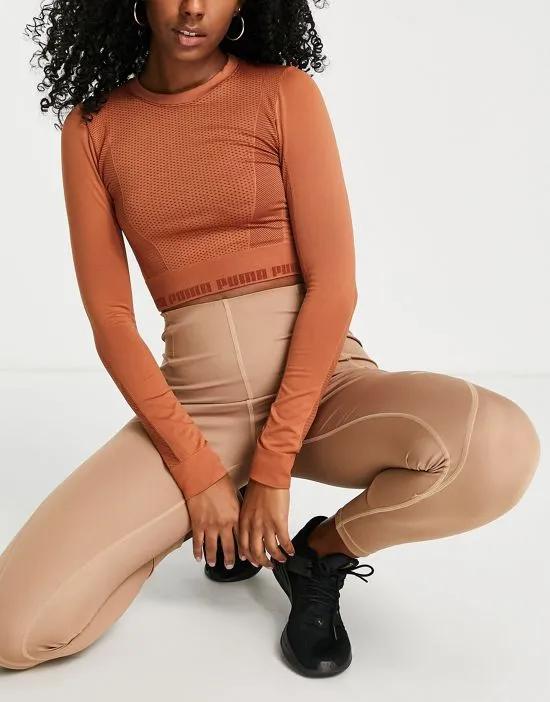 Evoknit seamless ls crop top in mocha bisque
