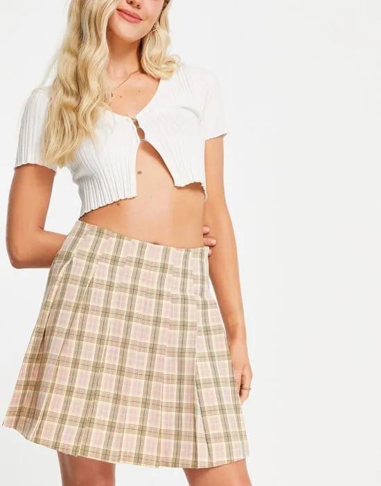 Exclusive pleated mini skirt in pink check