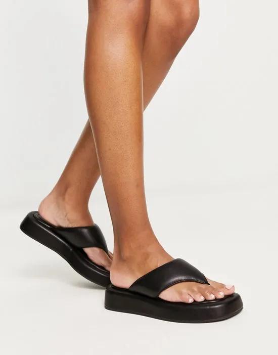 Fern toe thong flat sandals in black - BLACK