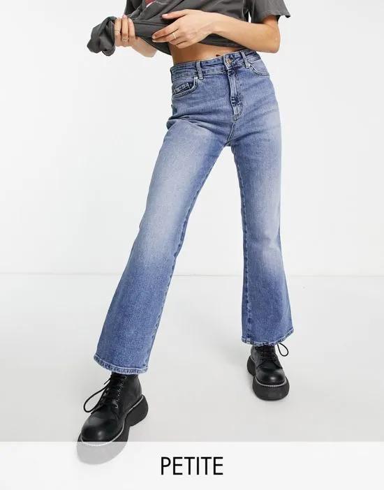 Hailey flare jean in mid blue wash