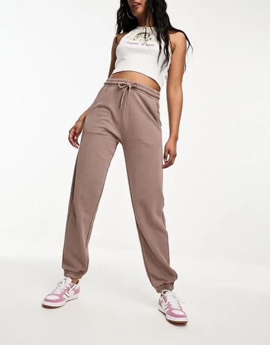 jogger in washed brown