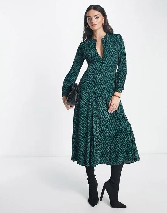 long sleeve midi dress in green snake print