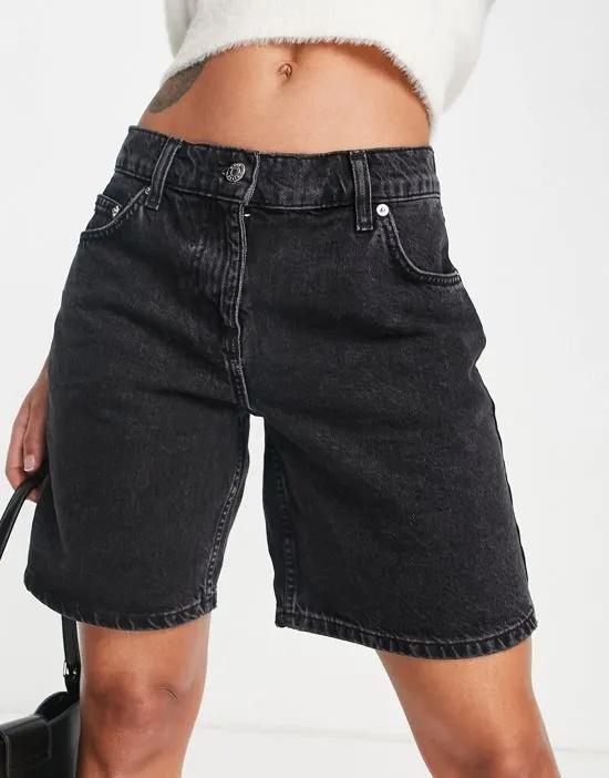 low rise baggy boyfriend shorts in washed black