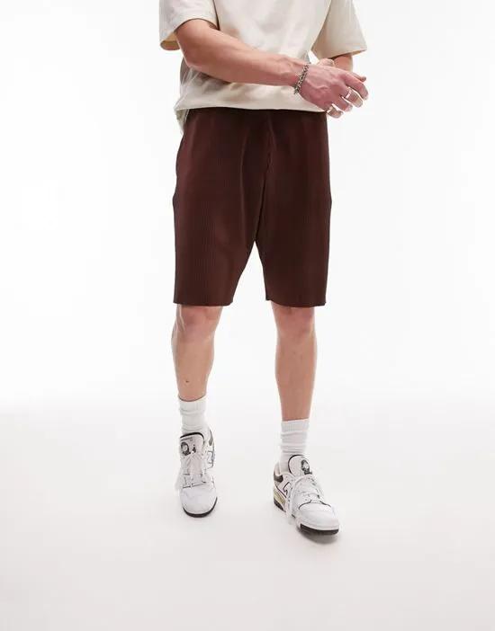 oversized plisse short in brown