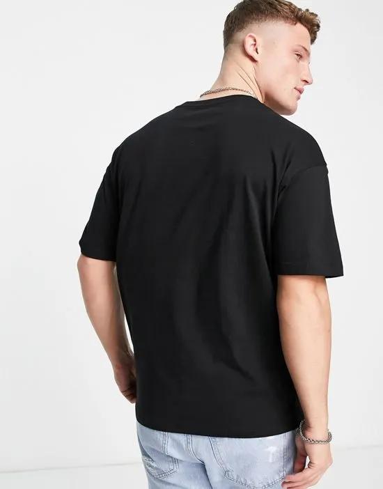 oversized t-shirt in black