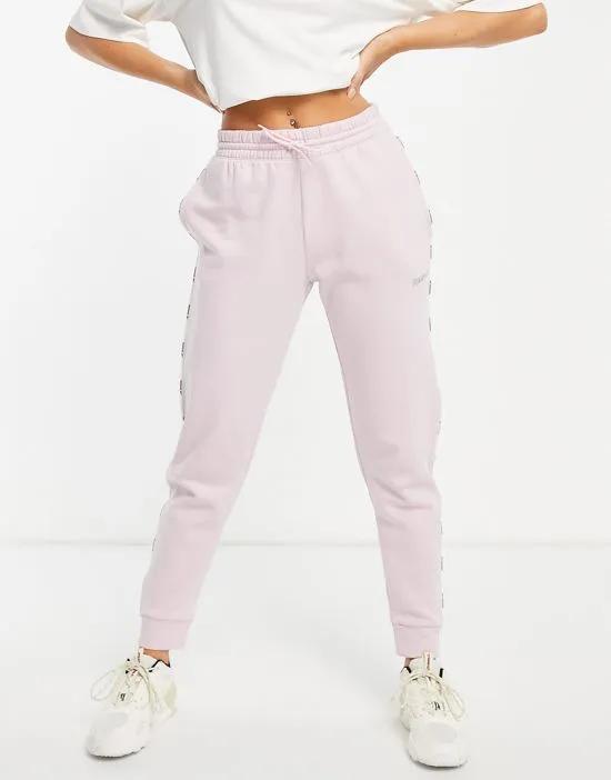 Piping sweatpants in pink - part of a set