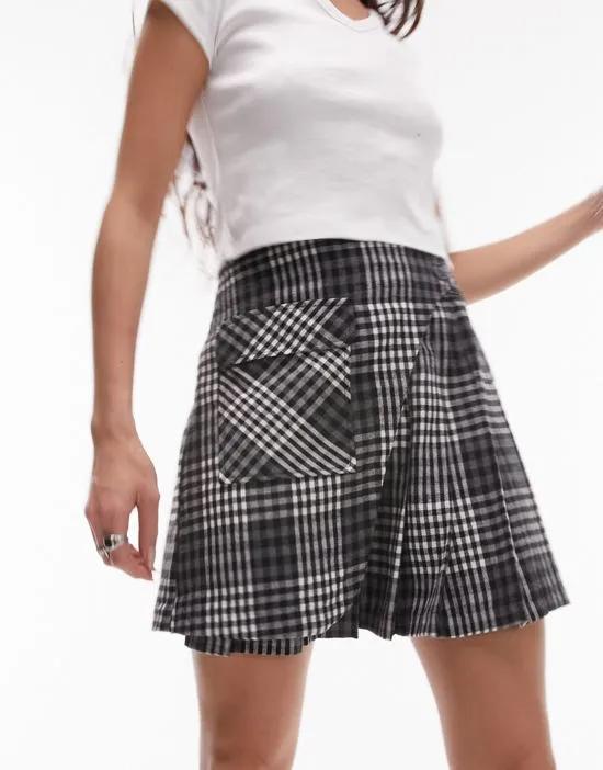 pleated check mini skirt in mono check
