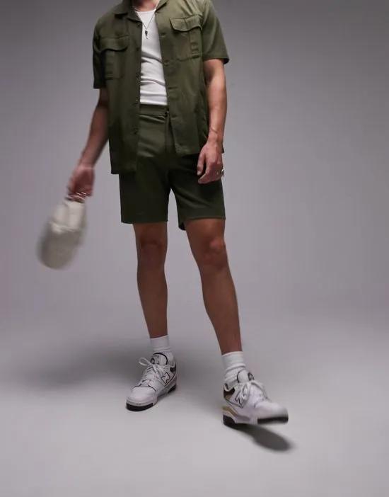 premium smart slim short in khaki