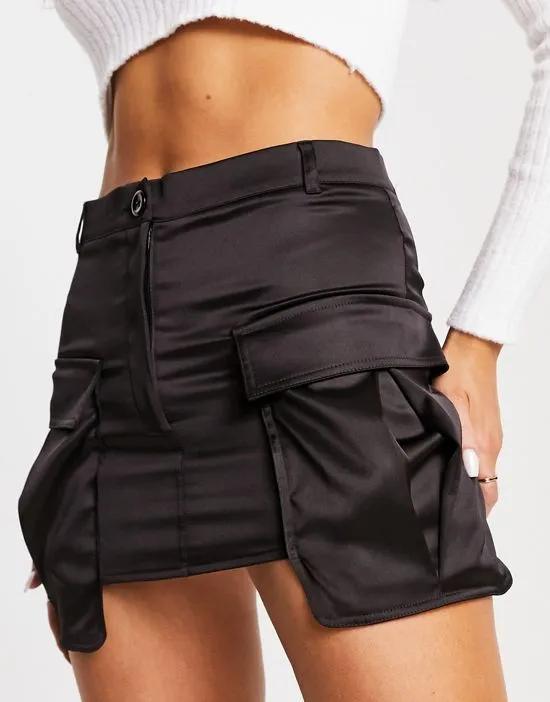 satin skirt with pockets in black
