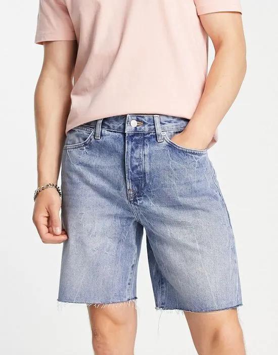 slim denim short in mid wash