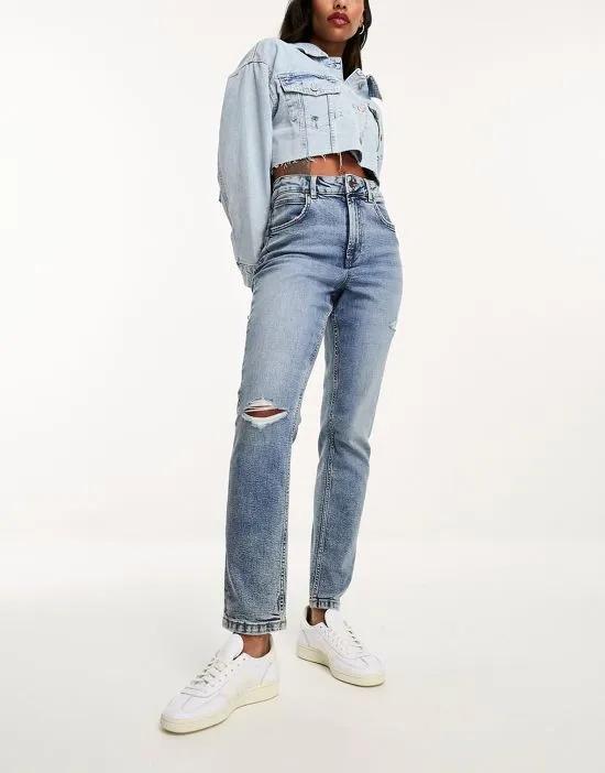 slim mom jeans in mid blue with rip