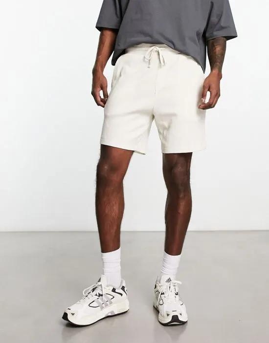 slim shorts in beige waffle