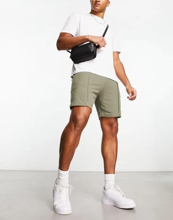slim shorts in khaki pique