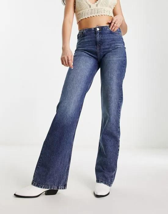 straight jeans with seam detail in vintage washed blue