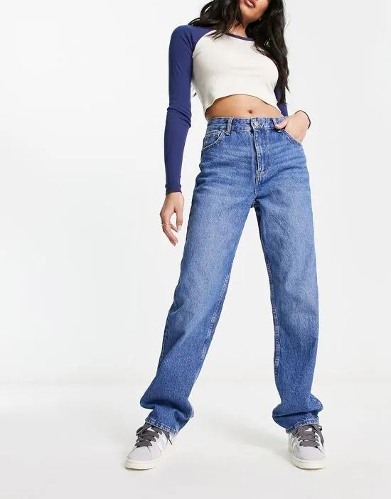 straight leg jeans in mid blue