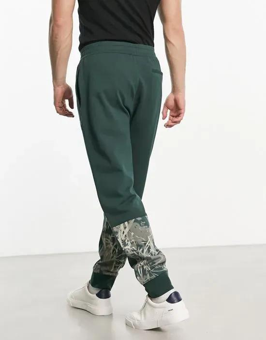 sweatpants in green