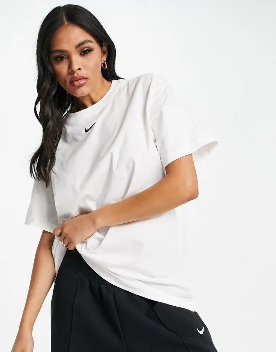 Swoosh boyfriend T-shirt in white
