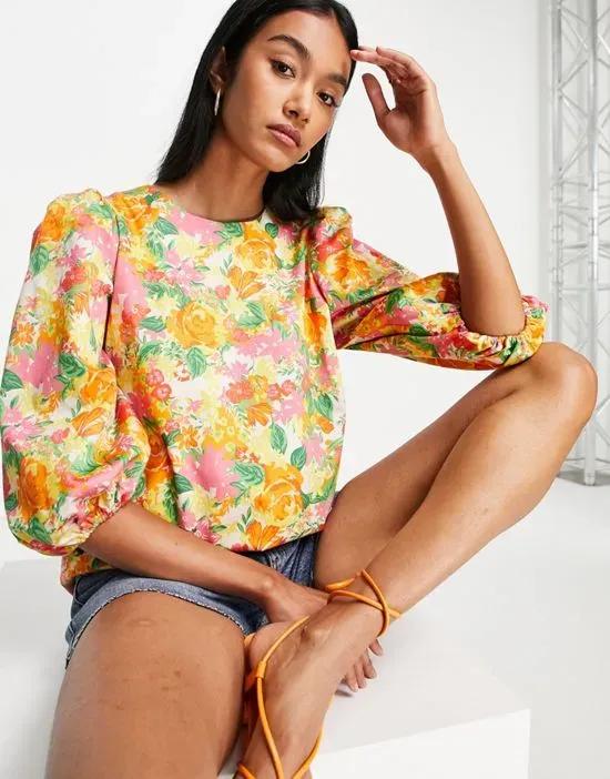 t-shirt blouse in orange