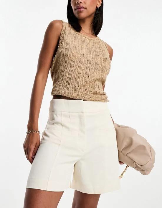tailored shorts in ecru