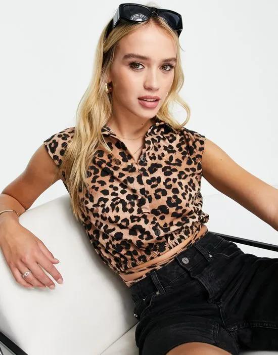 tie waist crop shirt in leopard print