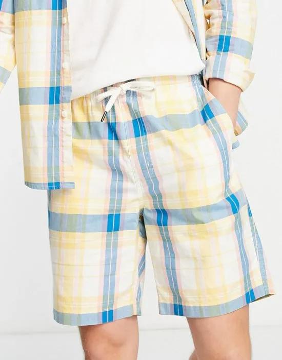 Trehurst check shorts in yellow