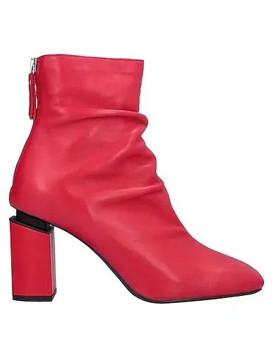 VIC MATIĒ | Red Women‘s Ankle Boot