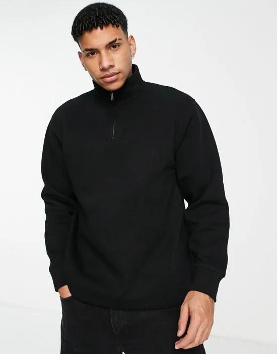 1/4 zip sweatshirt in black