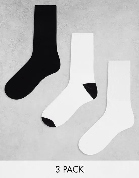 3 pack sports socks in black and white with heel and toe detail