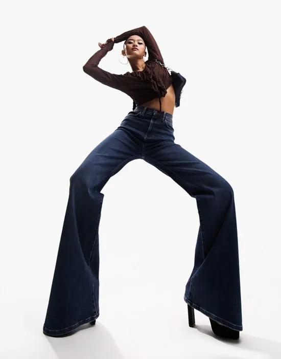 '70s' power stretch flared jeans