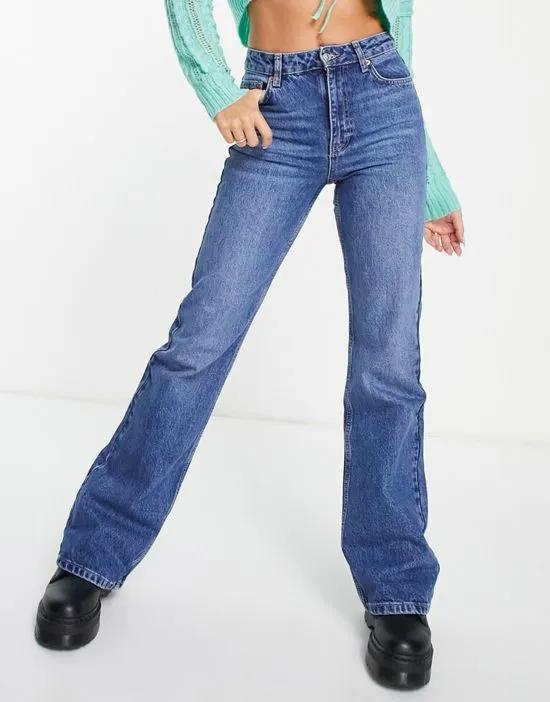 90s flare jeans in mid blue