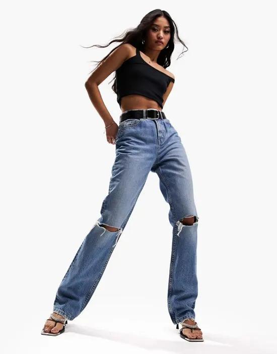 90s straight jeans in mid blue with knee rips