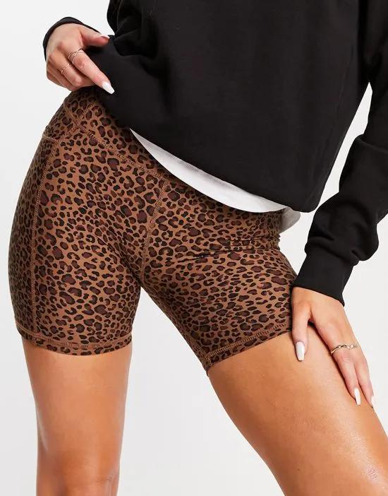 activewear high waisted pocket shorts in leopard